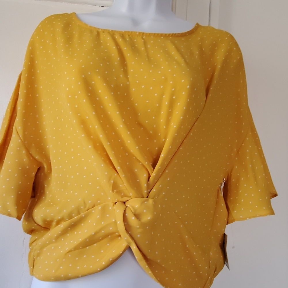 Tops - Picture 2 of 7